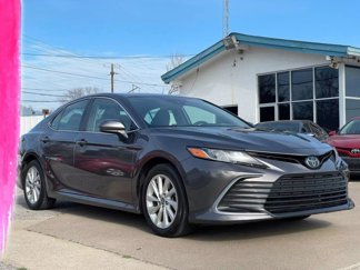 Used 2022 Toyota Camry LE image 1