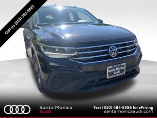 Used 2023 Volkswagen Tiguan SE w/ Panoramic Sunroof Package image 1