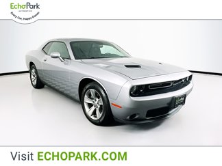 Used 2017 Dodge Challenger SXT image 1