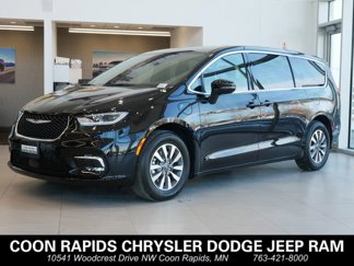 New 2025 Chrysler Pacifica Select image 1