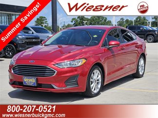 Used 2020 Ford Fusion SE image 1