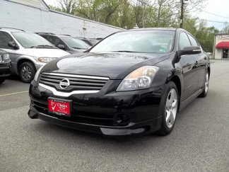 Used 2009 Nissan Altima 3.5 SE image 1