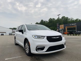 Certified 2024 Chrysler Pacifica Touring-L image 1
