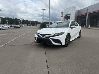 Used 2023 Toyota Camry SE image 1