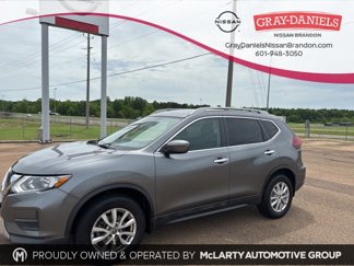 Used 2018 Nissan Rogue SV image 1