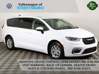 Used 2023 Chrysler Pacifica Touring-L image 1