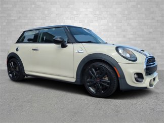 Used 2018 MINI Cooper S image 1