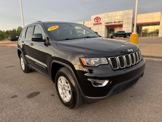 Used 2020 Jeep Grand Cherokee Laredo image 1