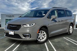 Used 2022 Chrysler Pacifica Touring-L image 1