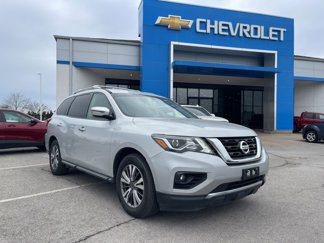 Used 2018 Nissan Pathfinder SV image 1