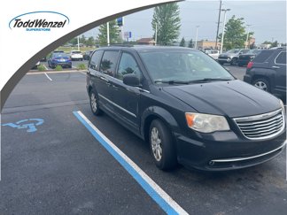 Used 2014 Chrysler Town & Country Touring image 1