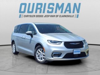 Used 2023 Chrysler Pacifica Touring-L image 1