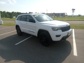 Used 2018 Jeep Grand Cherokee Laredo image 1