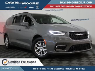 Used 2022 Chrysler Pacifica Touring-L image 1