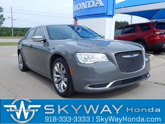 Used 2019 Chrysler 300 Touring w/ Chrome Appearance Package image 1