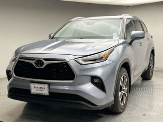 Used 2021 Toyota Highlander XLE image 1