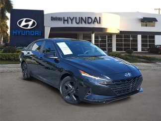Certified 2023 Hyundai Elantra SEL w/ Preferred Accessory Package image 1