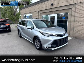Used 2021 Toyota Sienna XLE image 1