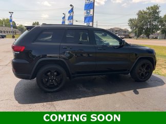 Used 2018 Jeep Grand Cherokee Laredo image 1