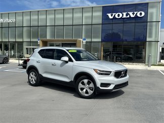Used 2022 Volvo XC40 T4 Momentum video 1