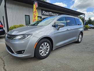Used 2017 Chrysler Pacifica Touring-L image 1