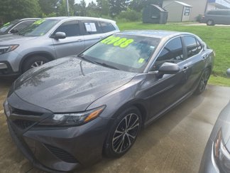 Used 2018 Toyota Camry SE image 1