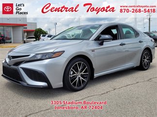 Used 2024 Toyota Camry SE image 1