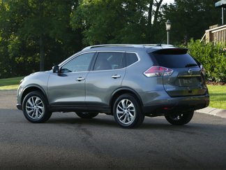 Used 2016 Nissan Rogue SL image 1