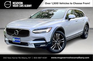 Used 2018 Volvo V90 T5 Cross Country w/ Convenience Package image 1