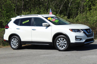 Used 2017 Nissan Rogue SV image 1