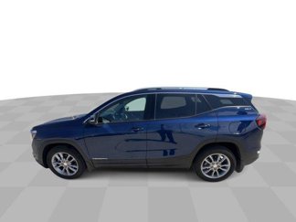 Used 2022 GMC Terrain SLT image 1
