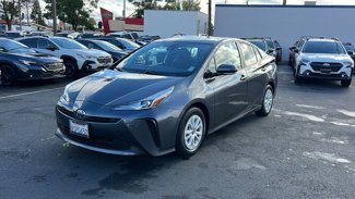 Used 2020 Toyota Prius LE video 1