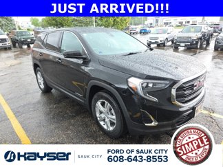 Used 2020 GMC Terrain SLE w/ LPO, Floor Liner Package image 1