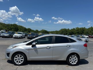 Used 2013 Ford Fiesta SE image 1