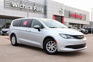 Used 2023 Chrysler Voyager LX image 1