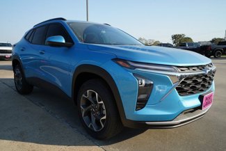 Used 2025 Chevrolet Trax LT w/ Driver Confidence Package image 1