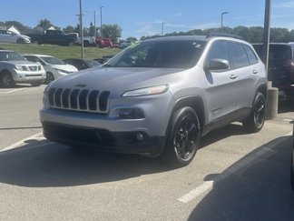 Used 2018 Jeep Cherokee Latitude w/ Altitude Package video 1