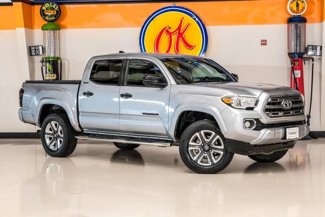 Used 2017 Toyota Tacoma Limited image 1