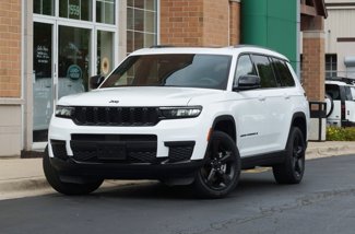 Used 2023 Jeep Grand Cherokee L Laredo image 1