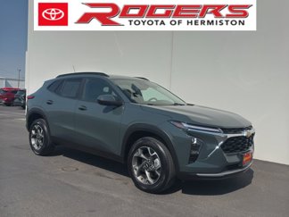 Used 2025 Chevrolet Trax LT w/ Driver Confidence Package image 1