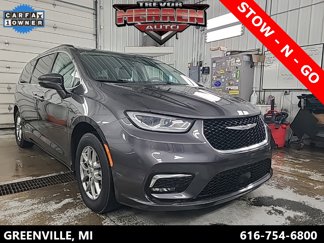 Used 2021 Chrysler Pacifica Touring image 1