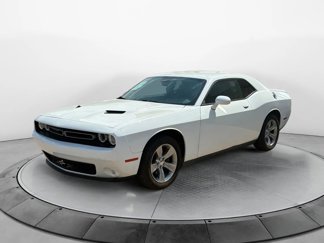 Used 2019 Dodge Challenger SXT image 1