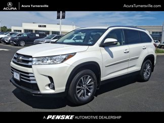Used 2019 Toyota Highlander XLE image 1