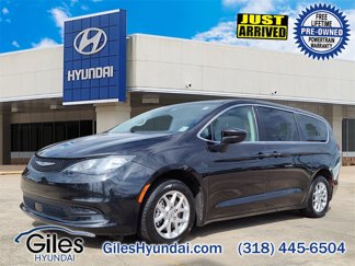 Used 2022 Chrysler Voyager LX image 1