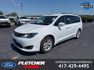 Used 2017 Chrysler Pacifica Touring-L w/ Tire & Wheel Group image 1
