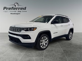 Used 2022 Jeep Compass Latitude image 1