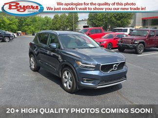 Used 2022 Volvo XC40 T4 Momentum image 1