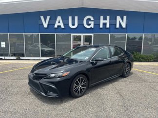 Used 2024 Toyota Camry SE image 1