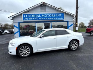 Used 2018 Chrysler 300 Touring w/ Chrome Appearance Package image 1