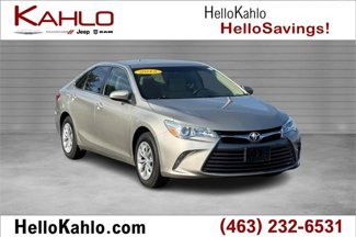 Used 2015 Toyota Camry LE image 1